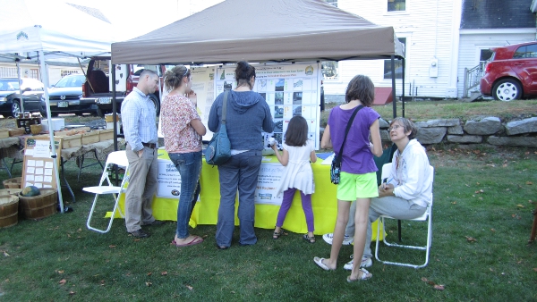 CNHRPC_Henniker_Community_Market_09-27-12_small.jpg